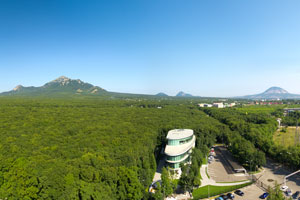 Вид на главный офис и гору Бештау из здания ОДУ Юга